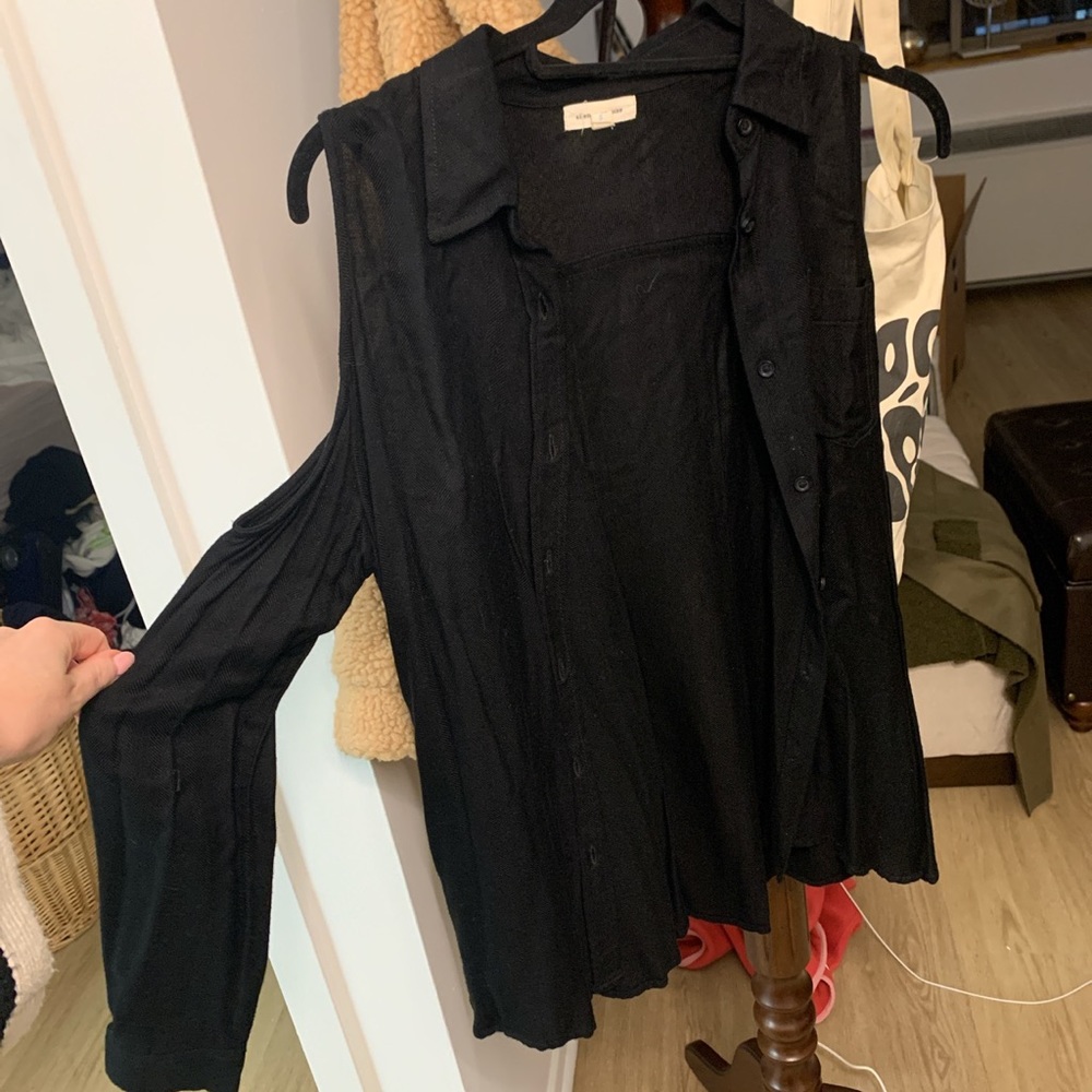 Shoulder cut-out long sleeved black button up top!